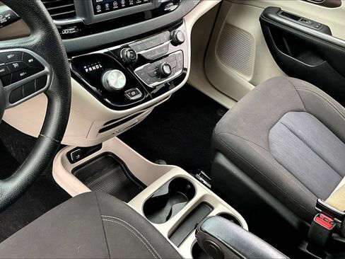 Used 2020 Chrysler Voyager LX FWD image 19