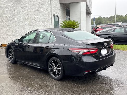 Used 2024 Toyota Camry SE FWD image 3