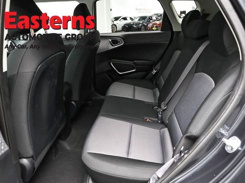 Used 2025 Kia Soul LX w/ LX Technology Package FWD image 21