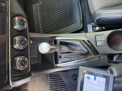 Used 2017 Toyota Corolla L FWD image 15