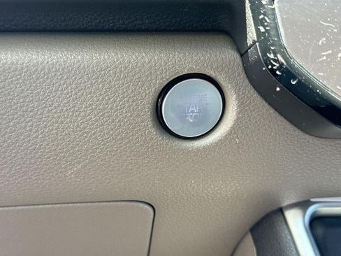 Used 2026 Kia Carnival FWD image 17