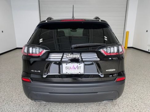 Used 2022 Jeep Cherokee Latitude Lux w/ Mopar Interior Package AWD/4WD image 4