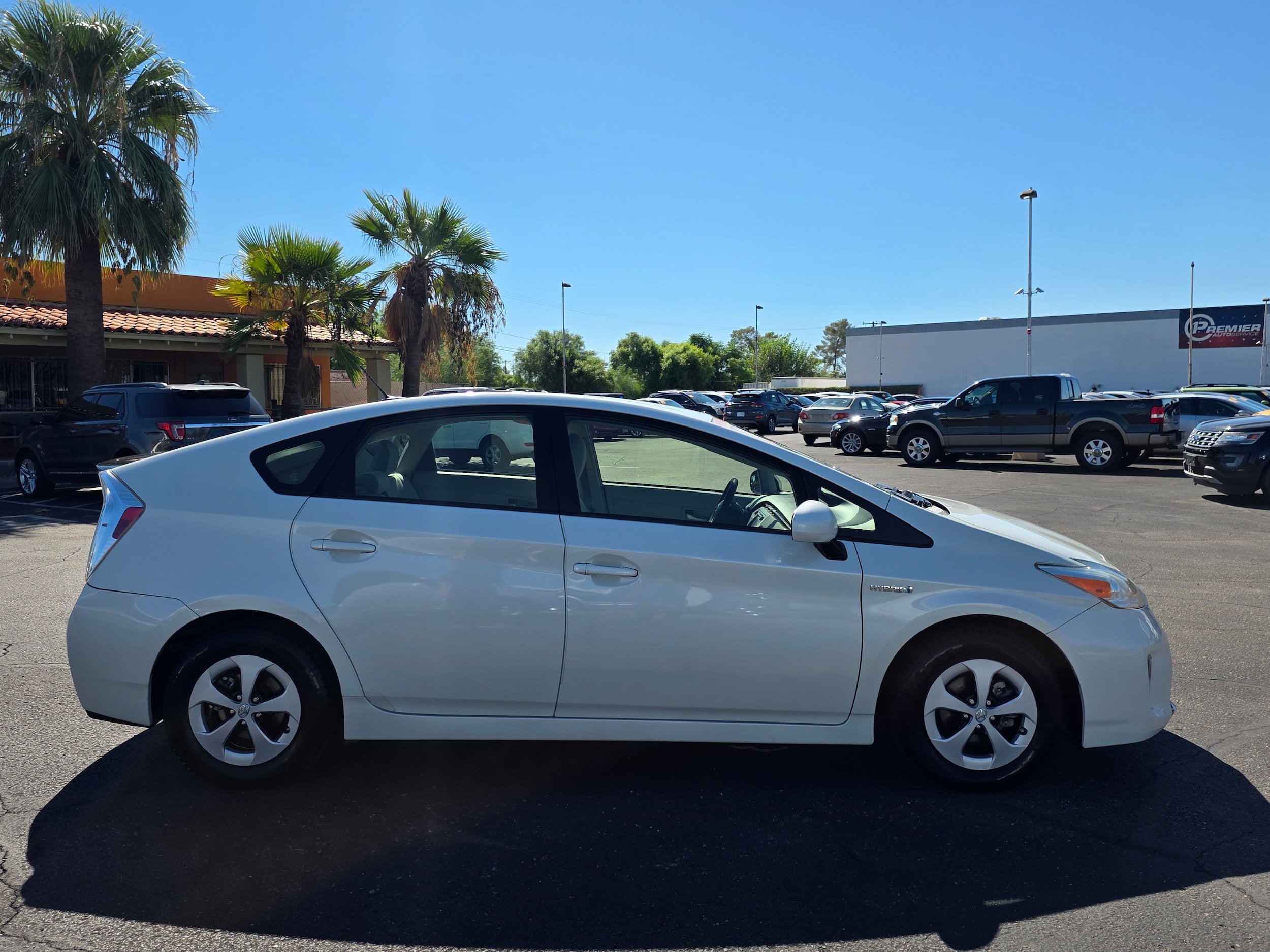 Used 2014 Toyota Prius Three w/ Preferred Accessory Package FWD image 6
