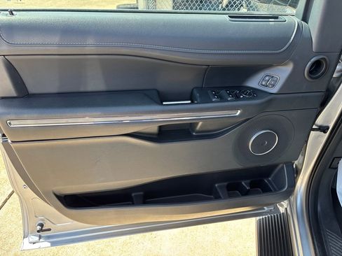 Used 2024 Ford Expedition Max XLT image 11