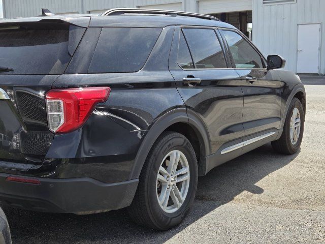Used 2024 Ford Explorer XLT RWD image 7