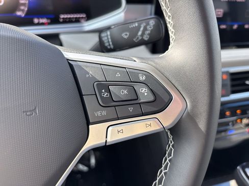 New 2026 Volkswagen Taos SE image 16