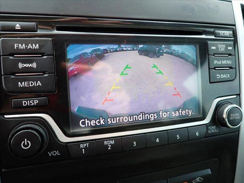 Used 2018 Nissan Frontier SV image 19