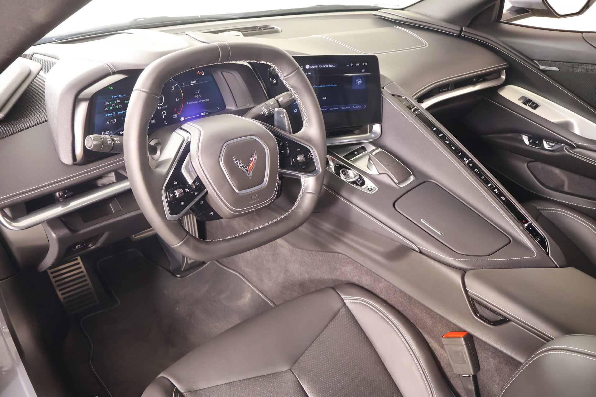 Used 2025 Chevrolet Corvette Stingray Coupe w/ 1LT RWD image 2