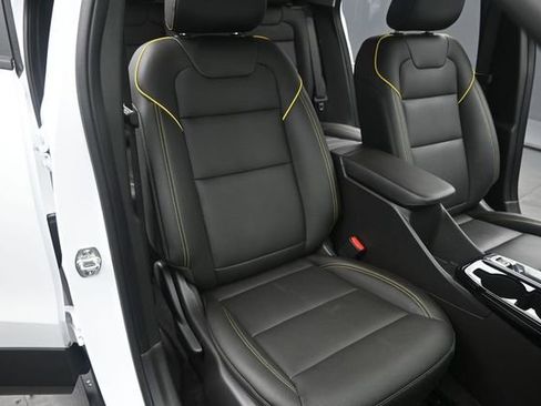Used 2025 Chevrolet Trax ACTIV FWD image 19