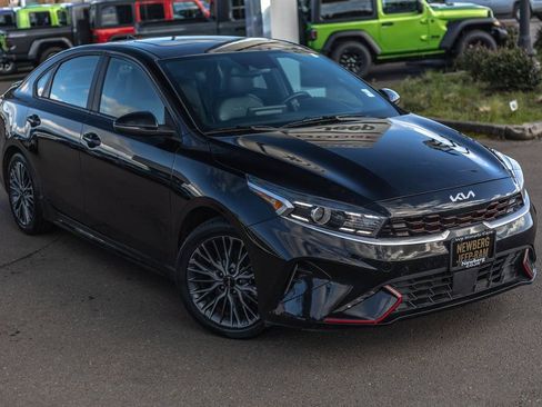 Used 2022 Kia Forte GT-Line w/ GT-Line Premium Package image 2