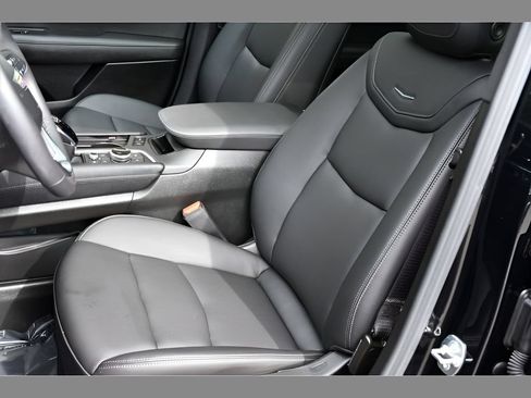Used 2024 Cadillac XT6 Luxury w/ LPO, Floor Liner Package AWD/4WD image 14
