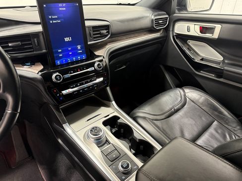 Used 2023 Ford Explorer Platinum w/ Technology Package image 12