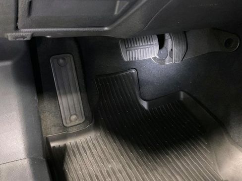 Used 2023 Subaru Outback Premium image 36