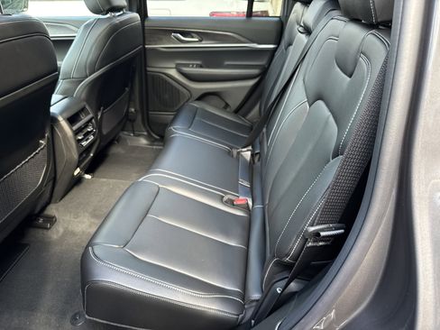 New 2025 Jeep Grand Cherokee Limited w/ MOPAR Finishing Package image 24