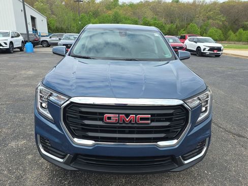 Used 2024 GMC Terrain SLE image 3