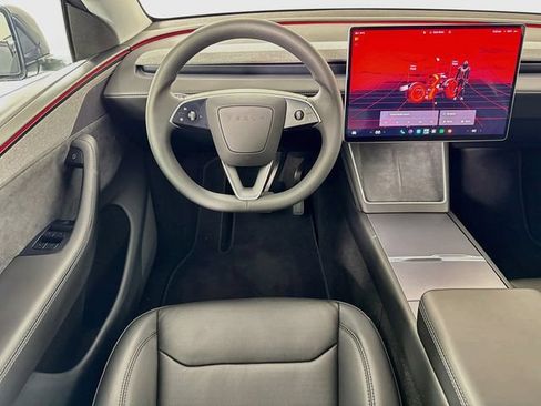 Used 2026 Tesla Model Y AWD image 39