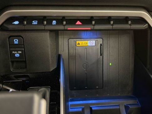 Used 2024 Toyota Tundra Limited image 24