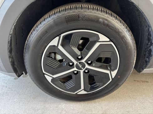 Used 2026 Kia Niro LX FWD image 30
