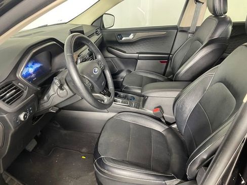 Used 2020 Ford Escape Titanium AWD/4WD image 2