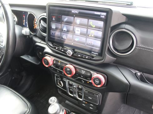 Used 2019 Jeep Wrangler Unlimited Sahara w/ Dual Top Group image 14