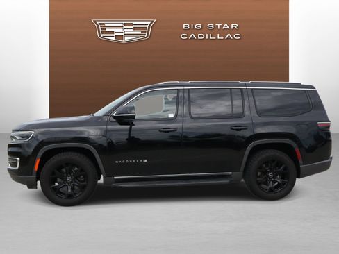 Used 2022 Jeep Wagoneer Series I w/ Premium Group I AWD/4WD image 2