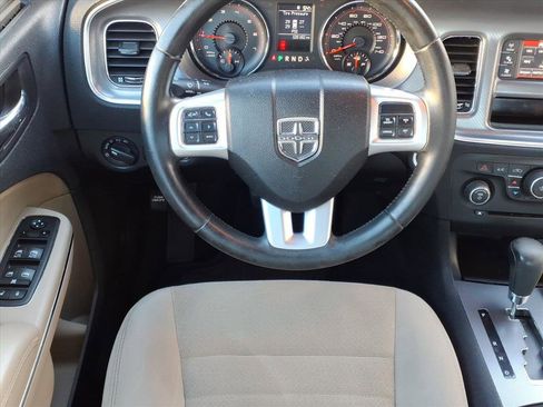 Used 2011 Dodge Charger SE w/ Connectivity Group image 4