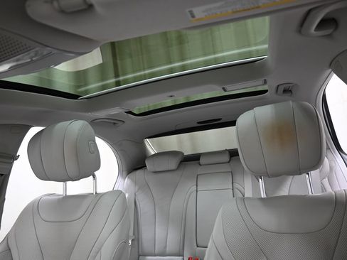 Used 2015 Mercedes-Benz S 550 Sedan image 4