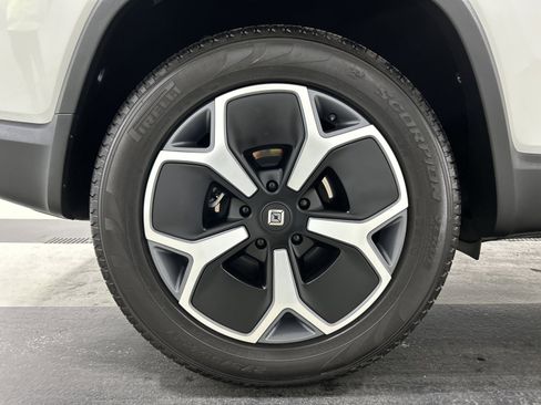 Used 2024 Rivian R1S Adventure AWD/4WD image 12