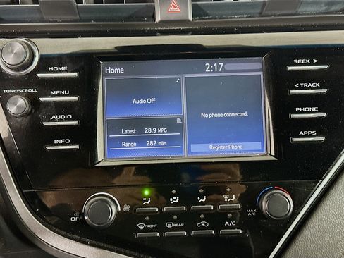 Used 2018 Toyota Camry LE image 19