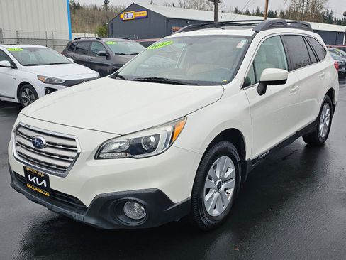 Used 2017 Subaru Outback 2.5i Premium image 3