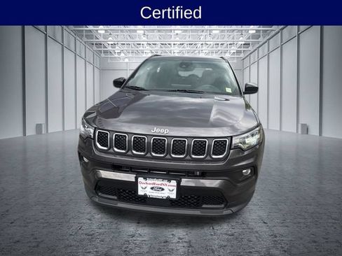 Used 2024 Jeep Compass Latitude AWD/4WD image 4