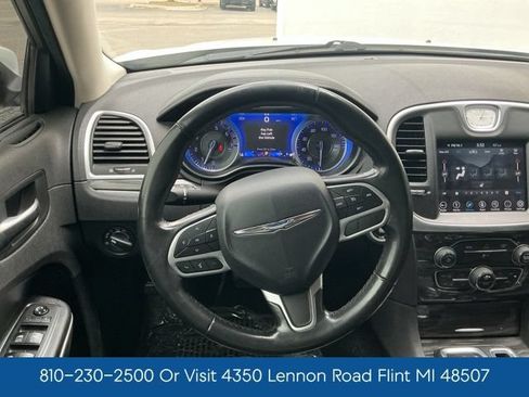 Used 2019 Chrysler 300 Touring w/ Quick Order Package 2EF RWD image 17