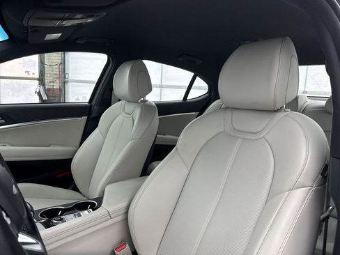Used 2024 Genesis G70 2.5T image 10
