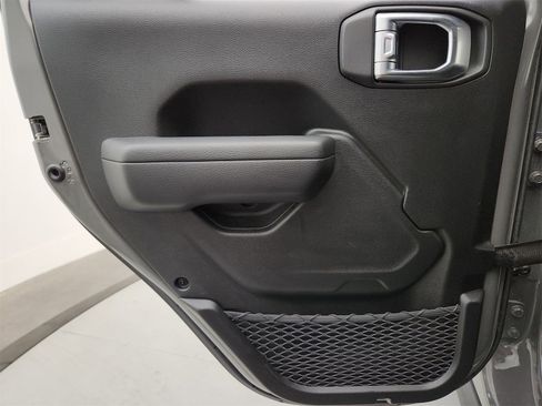 Used 2023 Jeep Wrangler Unlimited Sport image 33