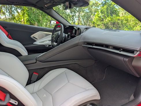 Used 2024 Chevrolet Corvette Stingray Preferred Conv w/ Z51 Performance Package RWD image 18