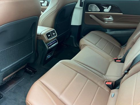 New 2026 Mercedes-Benz GLS 450 4MATIC image 4