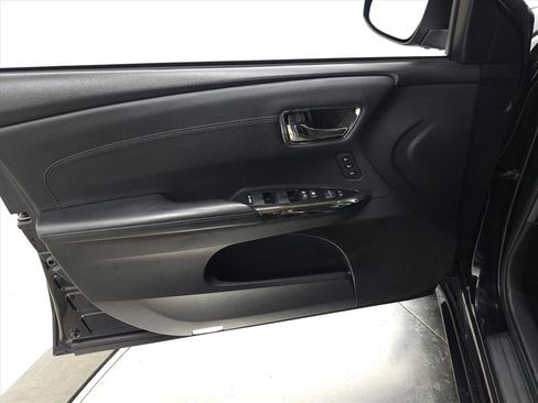 Used 2016 Toyota Avalon Touring image 10