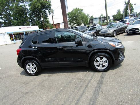 Used 2019 Chevrolet Trax LT w/ LT Convenience Package FWD image 8