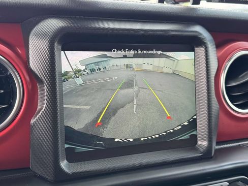 Used 2022 Jeep Wrangler Rubicon w/ Steel Bumper Group AWD/4WD image 18
