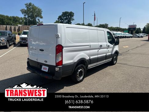 Used 2017 Ford Transit 250 130 Low Roof RWD image 5