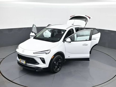 Used 2025 Buick Encore GX Sport Touring FWD image 33