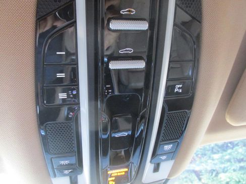 Used 2018 Porsche Panamera 4 image 75