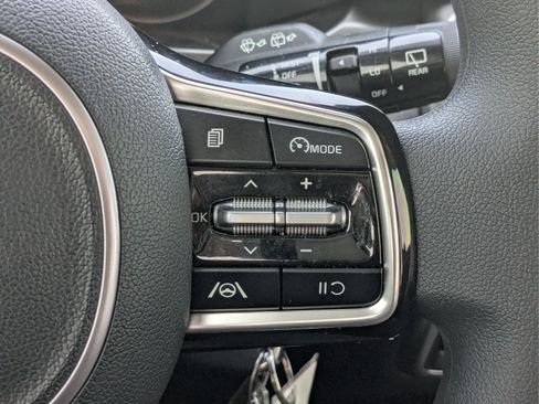 Used 2023 Kia Sorento LX FWD image 24