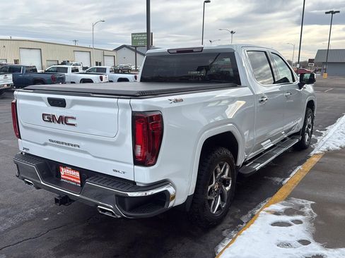 Used 2022 GMC Sierra 1500 SLT w/ X31 Off-Road Package image 8