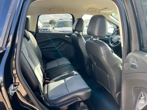 Used 2017 Ford Escape Titanium image 18