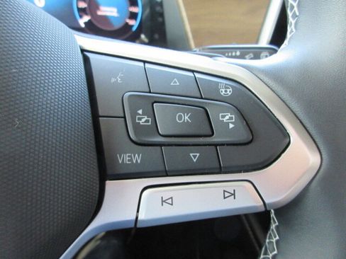 Used 2025 Volkswagen Atlas SE image 21