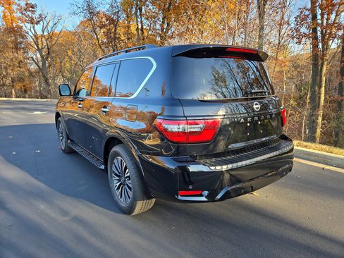 Certified 2024 Nissan Armada SL w/ Midnight Edition Package image 7