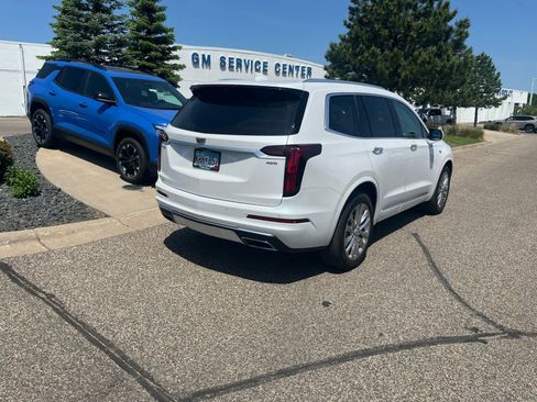 Used 2023 Cadillac XT6 Premium Luxury w/ Technology Package AWD/4WD image 6