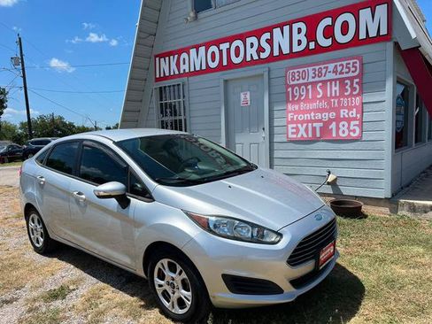 Used 2015 Ford Fiesta SE FWD image 1