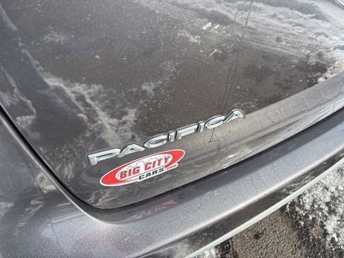 Used 2022 Chrysler Pacifica Touring image 46